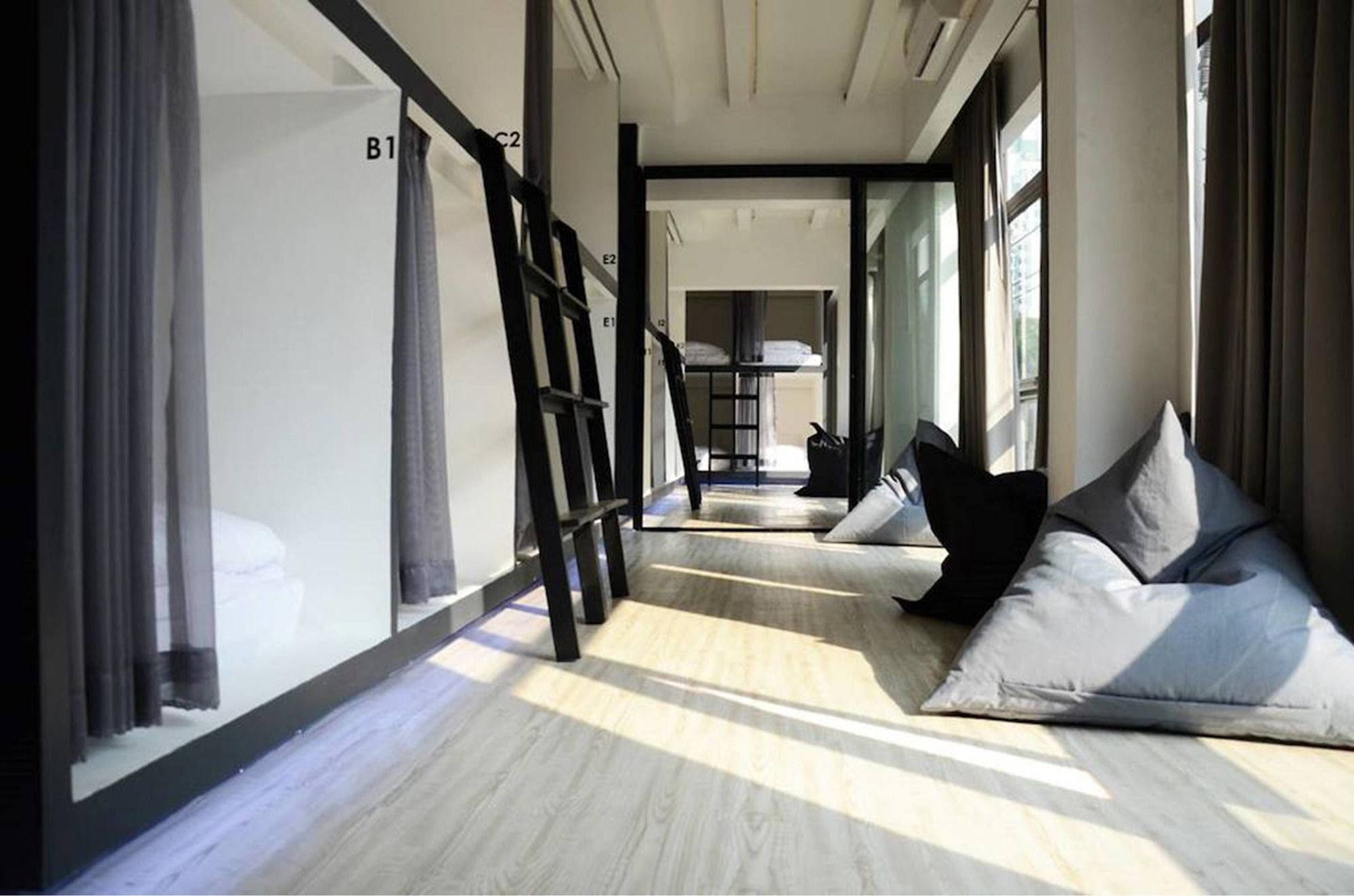 3 Howw Hostel At Sukhumvit 21 Bangkok Exterior foto
